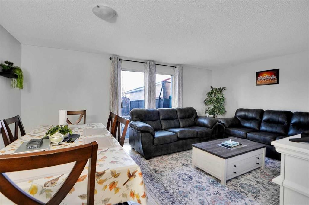 88 Abingdon Crescent Ne, Calgary, AB - Indoor Photo Showing Other Room