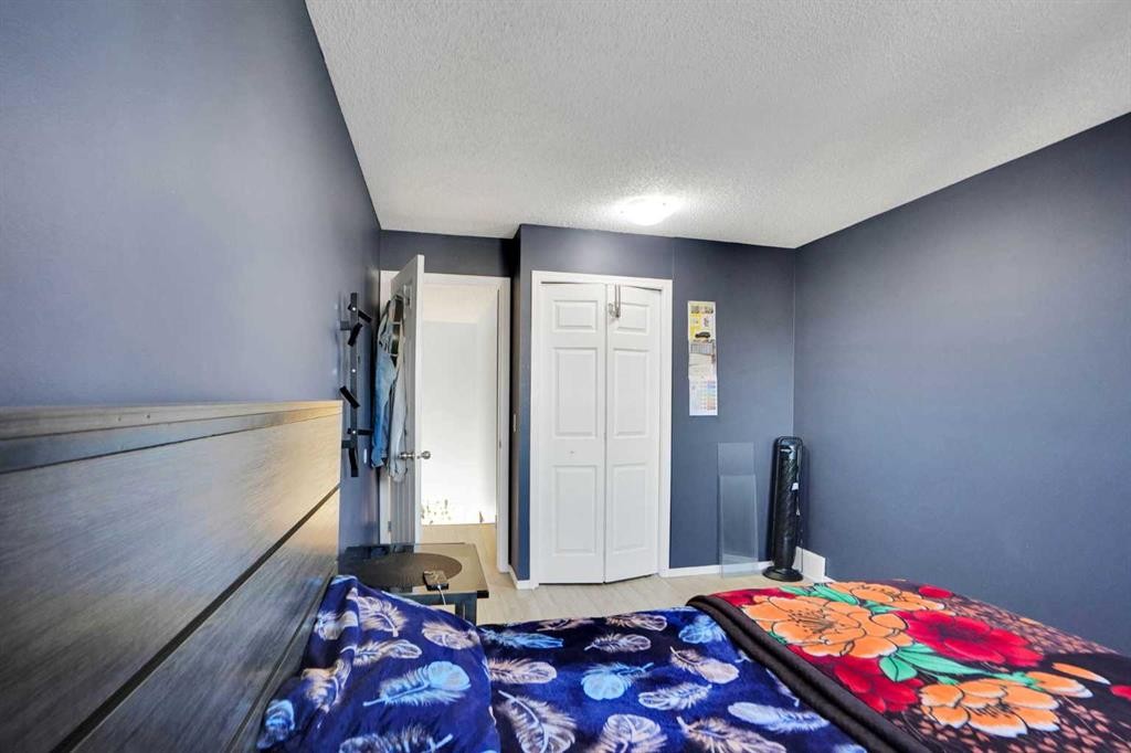 88 Abingdon Crescent Ne, Calgary, AB - Indoor Photo Showing Bedroom