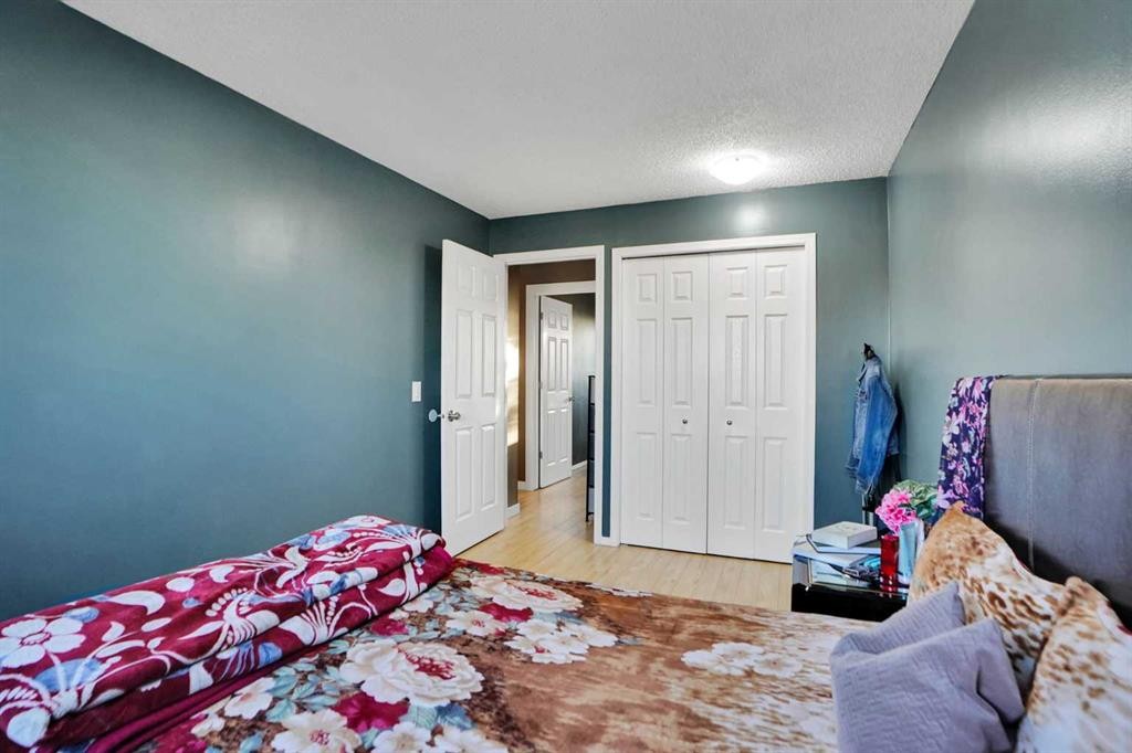 88 Abingdon Crescent Ne, Calgary, AB - Indoor Photo Showing Bedroom