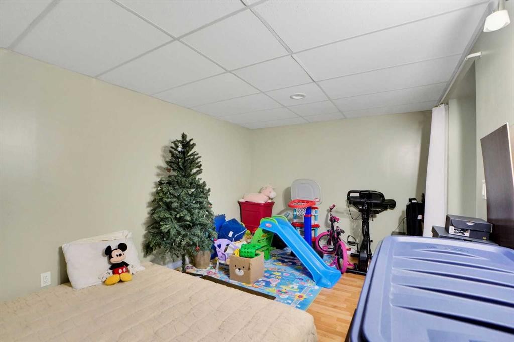 88 Abingdon Crescent Ne, Calgary, AB - Indoor Photo Showing Other Room