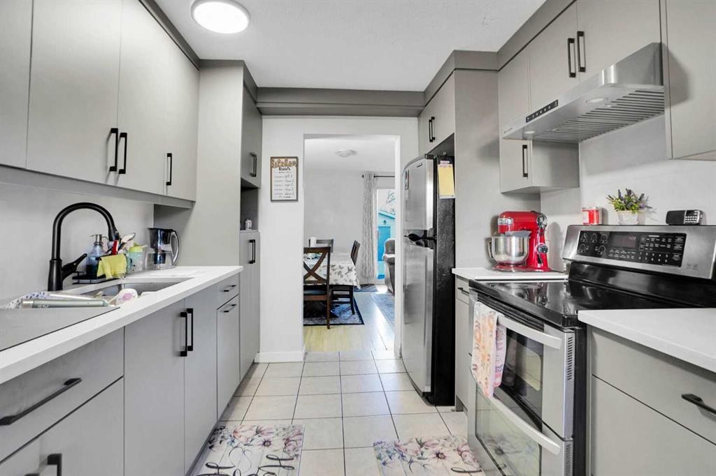 88 Abingdon Crescent Ne, Calgary, AB - Indoor Photo Showing Kitchen With Upgraded Kitchen