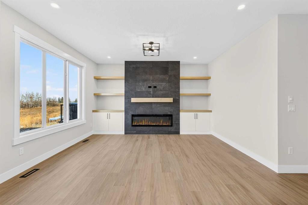 180 Wildrose Drive, Strathmore, AB - Indoor Photo Showing Living Room With Fireplace