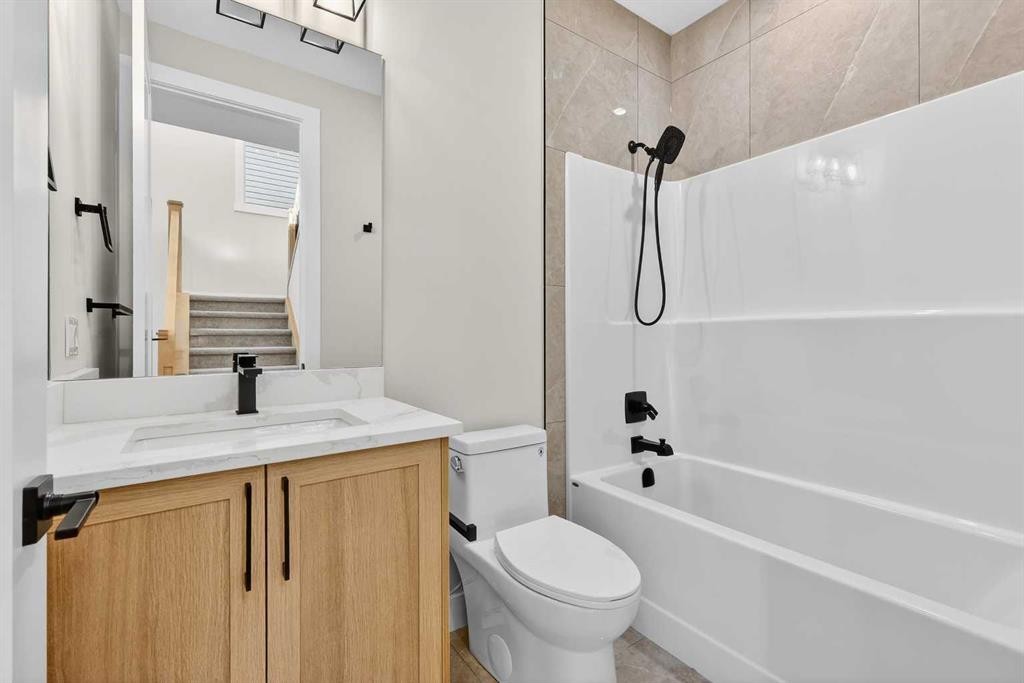 180 Wildrose Drive, Strathmore, AB - Indoor Photo Showing Bathroom