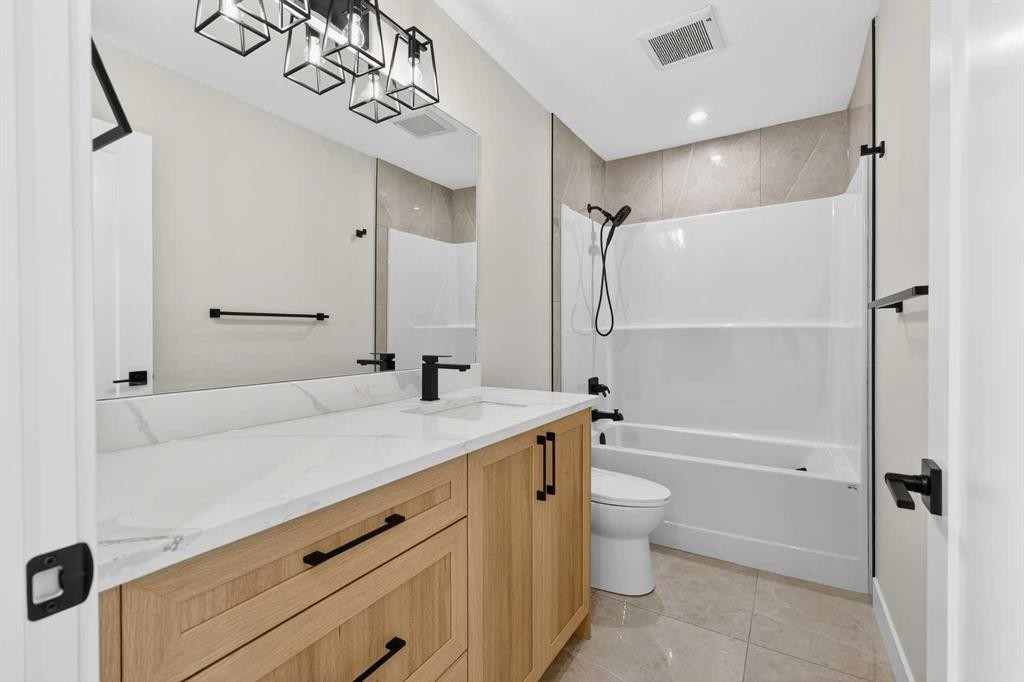 180 Wildrose Drive, Strathmore, AB - Indoor Photo Showing Bathroom