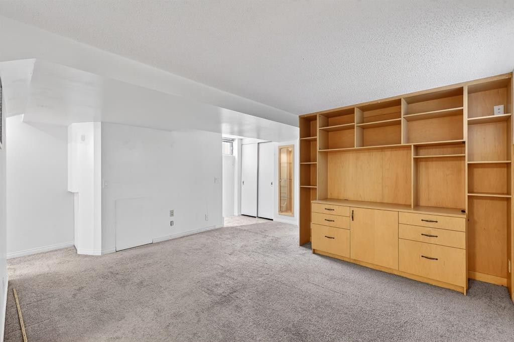 1004 20 Avenue Se, Calgary, AB - Indoor Photo Showing Other Room