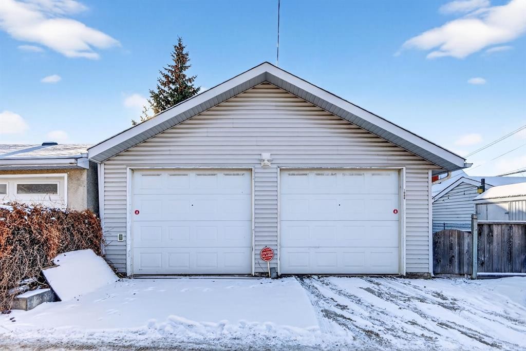 1004 20 Avenue Se, Calgary, AB - Outdoor With Exterior