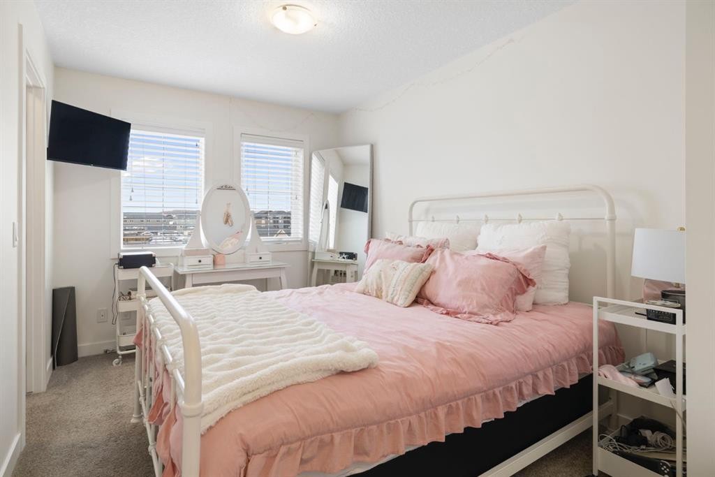 8 Emberside Glen, Cochrane, AB - Indoor Photo Showing Bedroom