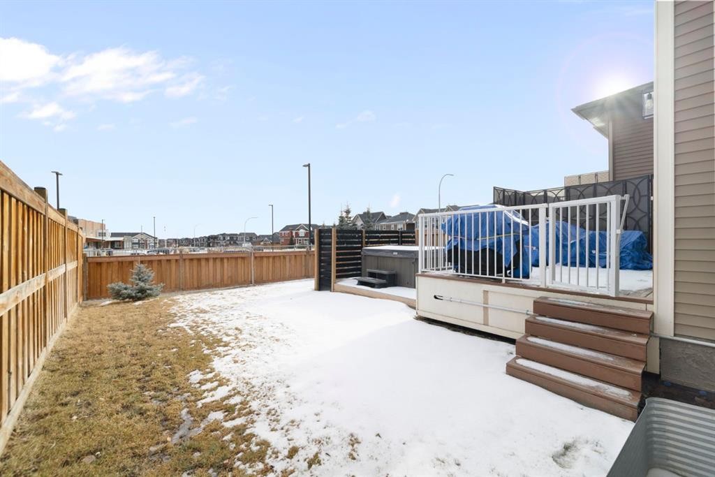8 Emberside Glen, Cochrane, AB - Outdoor