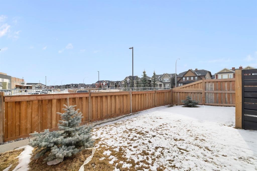 8 Emberside Glen, Cochrane, AB - Outdoor