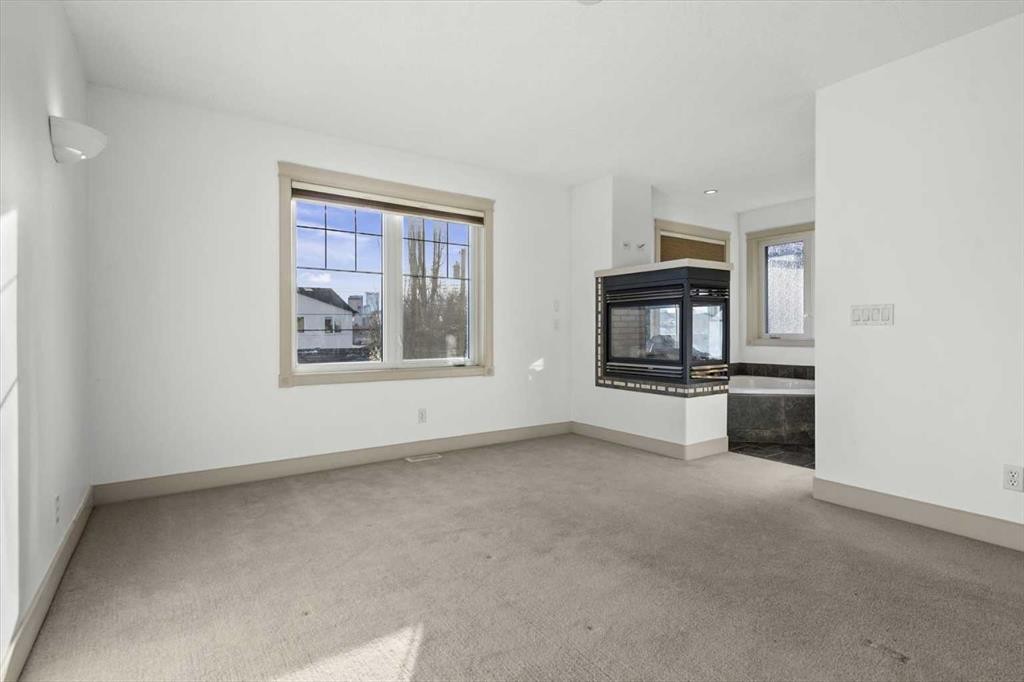 433 19 Avenue Ne, Calgary, AB - Indoor