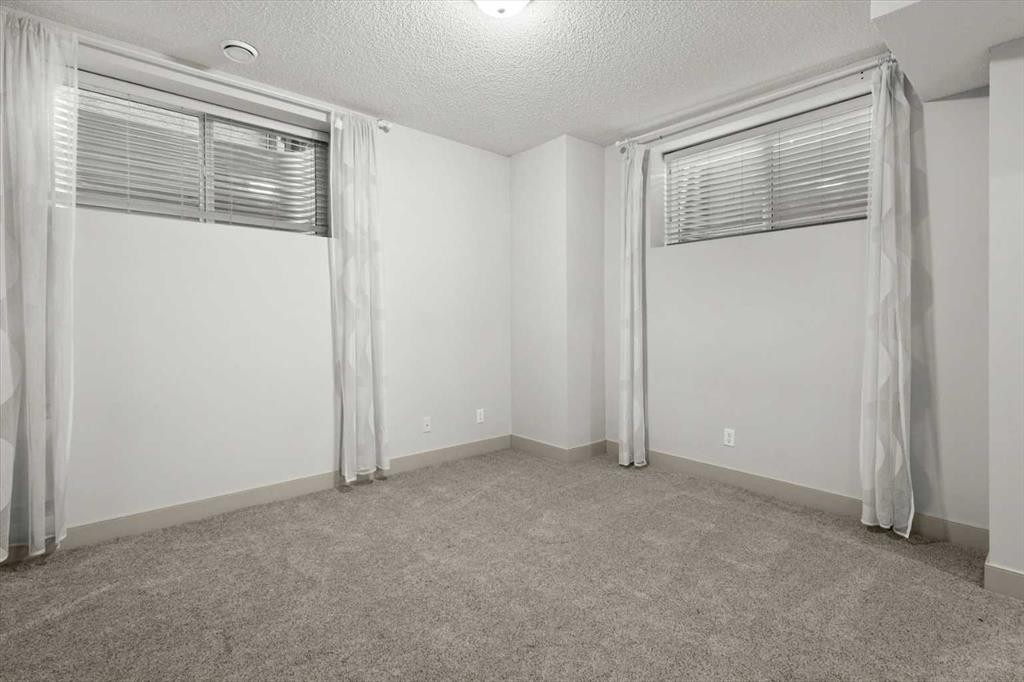433 19 Avenue Ne, Calgary, AB - Indoor Photo Showing Other Room