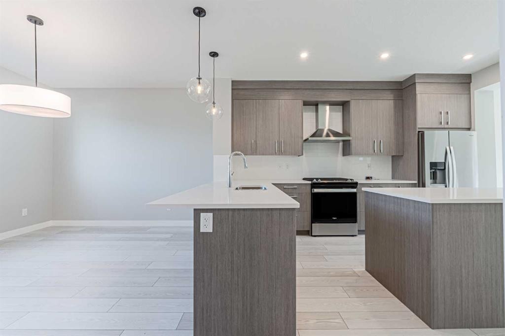 129 Dawson Wharf View, Chestermere, AB - Indoor Photo Showing Kitchen With Upgraded Kitchen