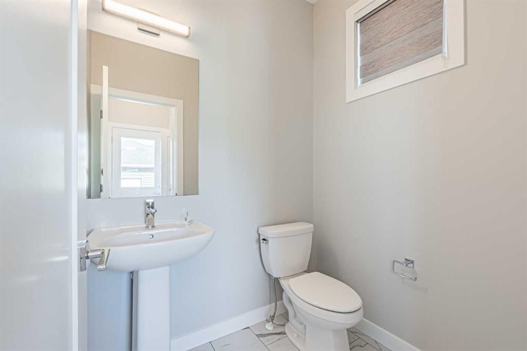 129 Dawson Wharf View, Chestermere, AB - Indoor Photo Showing Bathroom