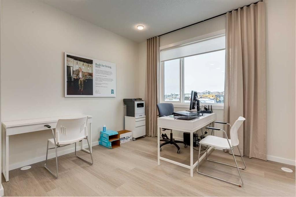 62 Starling Boulevard Nw, Calgary, AB - Indoor Photo Showing Office