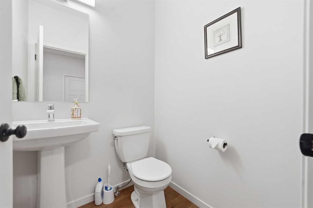 102 Setonstone Manor Se, Calgary, AB - Indoor Photo Showing Bathroom