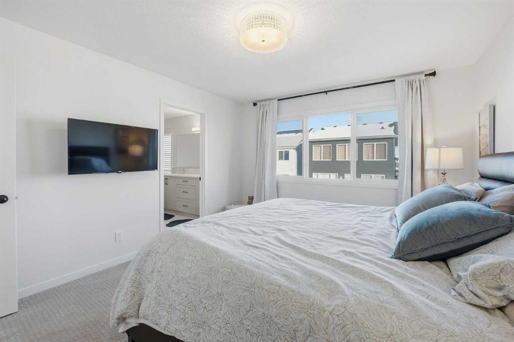 102 Setonstone Manor Se, Calgary, AB - Indoor Photo Showing Bedroom