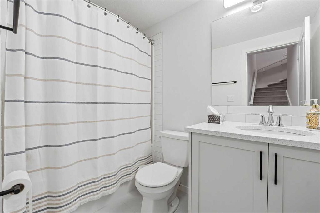 102 Setonstone Manor Se, Calgary, AB - Indoor Photo Showing Bathroom