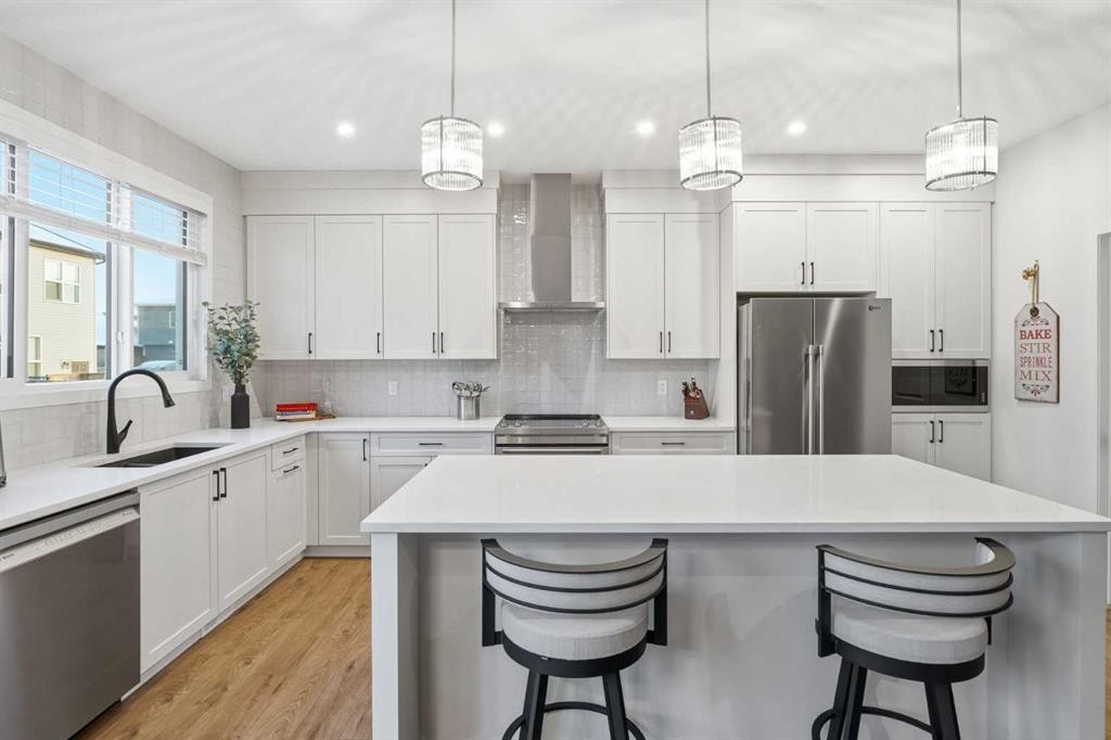 102 Setonstone Manor Se, Calgary, AB - Indoor Photo Showing Kitchen With Upgraded Kitchen
