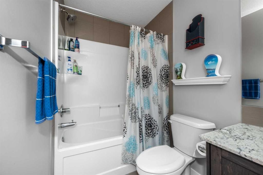 80 Legacy Reach Manor Se, Calgary, AB - Indoor Photo Showing Bathroom