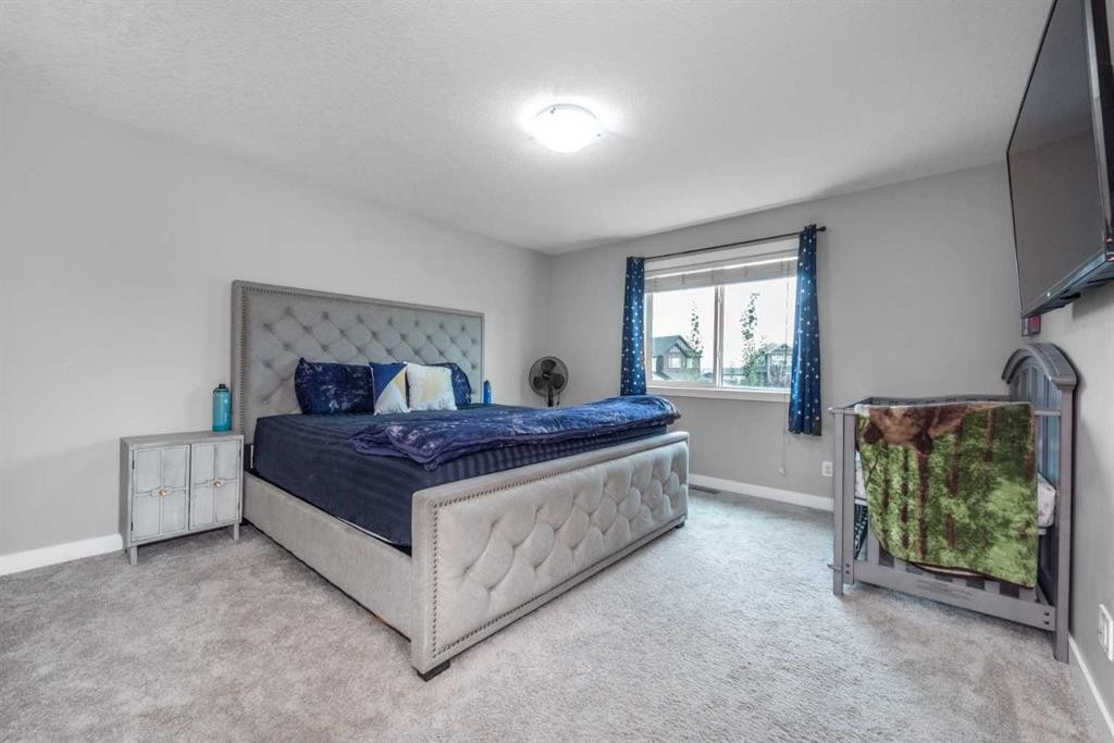 80 Legacy Reach Manor Se, Calgary, AB - Indoor Photo Showing Bedroom