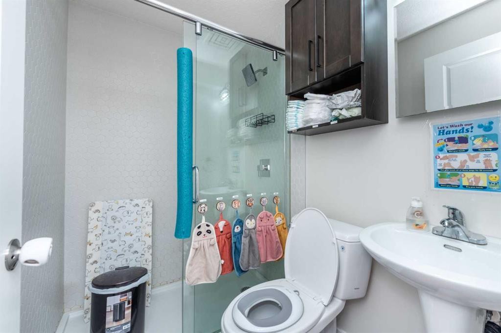 80 Legacy Reach Manor Se, Calgary, AB - Indoor Photo Showing Bathroom