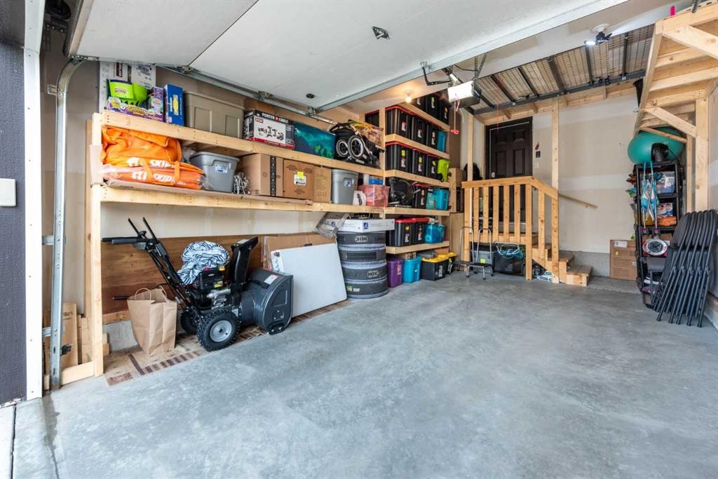 80 Legacy Reach Manor Se, Calgary, AB - Indoor Photo Showing Garage