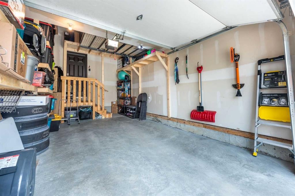 80 Legacy Reach Manor Se, Calgary, AB - Indoor Photo Showing Garage