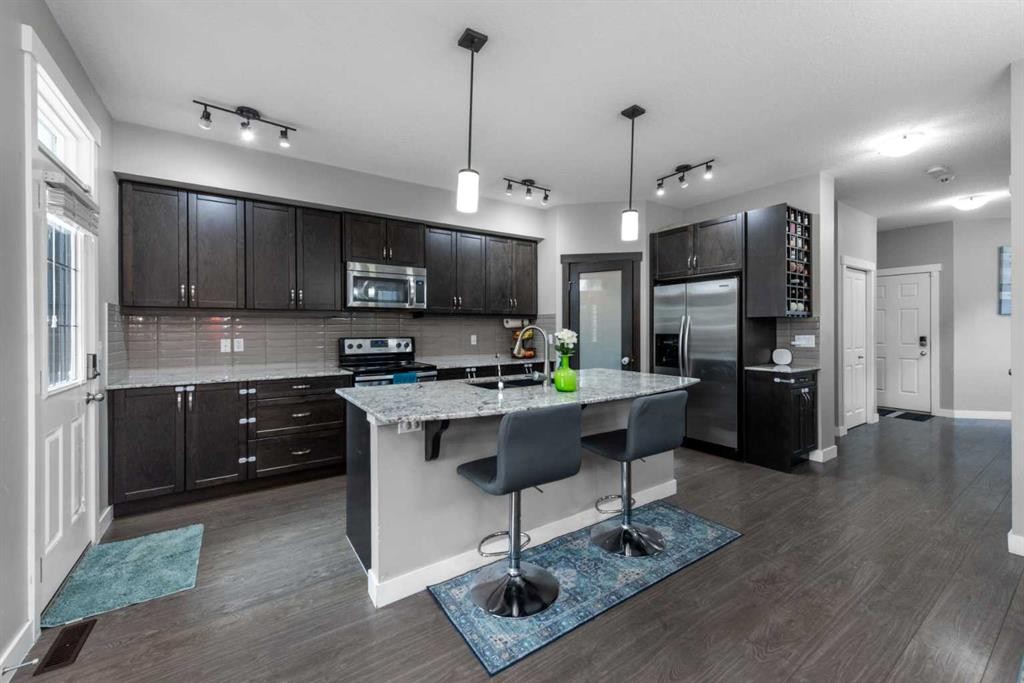 80 Legacy Reach Manor Se, Calgary, AB - Indoor Photo Showing Kitchen With Stainless Steel Kitchen With Upgraded Kitchen