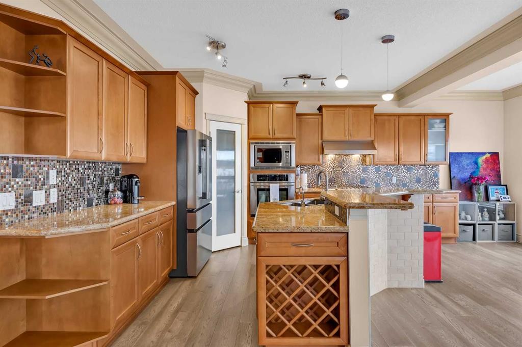 100 Cougarstone Manor Sw, Calgary, AB - Indoor Photo Showing Kitchen