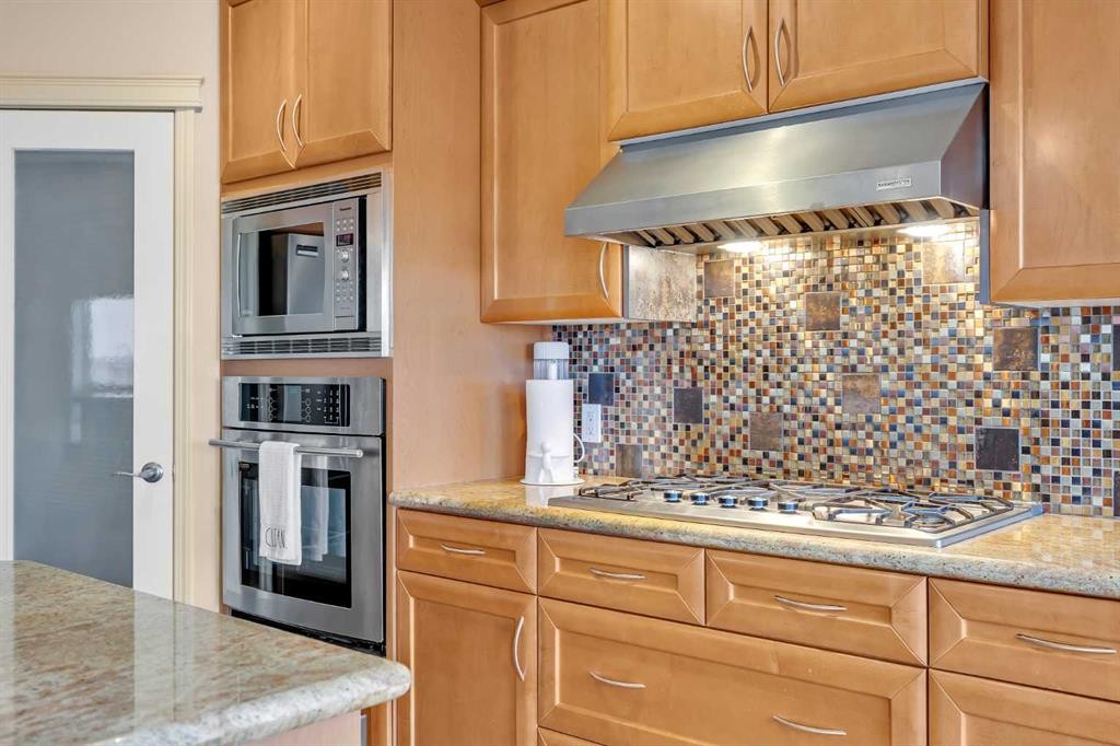 100 Cougarstone Manor Sw, Calgary, AB - Indoor Photo Showing Kitchen