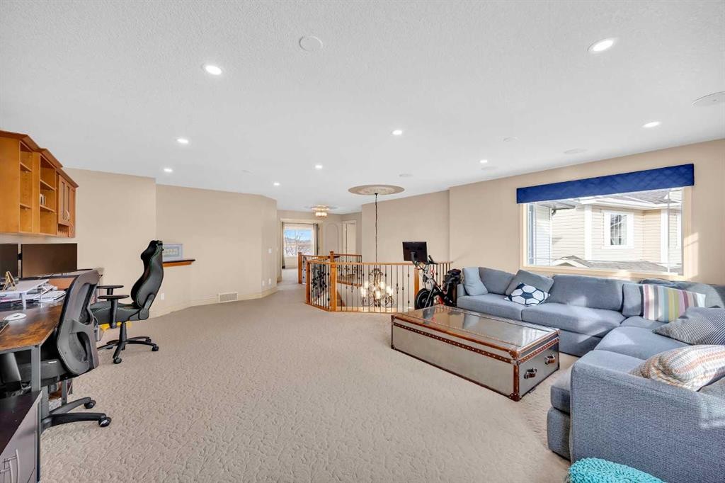 100 Cougarstone Manor Sw, Calgary, AB - Indoor