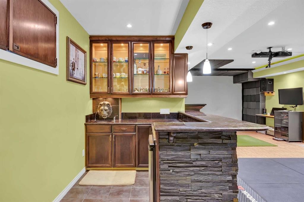 100 Cougarstone Manor Sw, Calgary, AB - Indoor Photo Showing Other Room