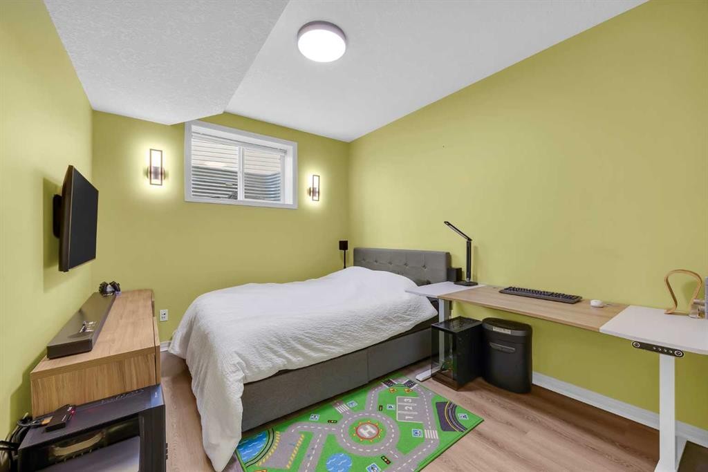 100 Cougarstone Manor Sw, Calgary, AB - Indoor Photo Showing Bedroom