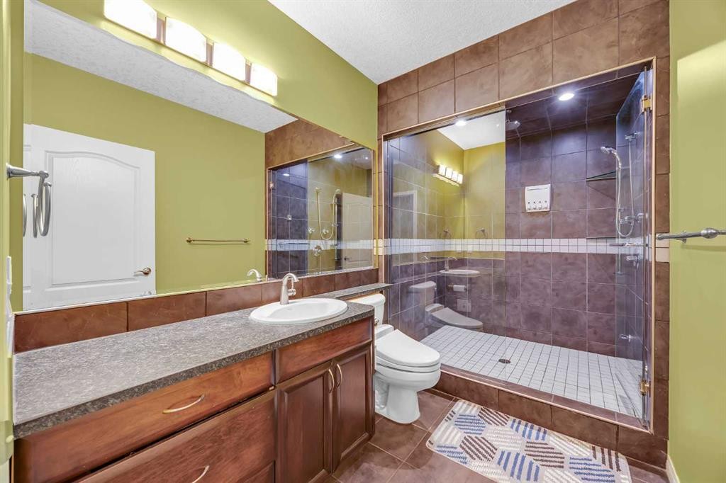 100 Cougarstone Manor Sw, Calgary, AB - Indoor Photo Showing Bathroom