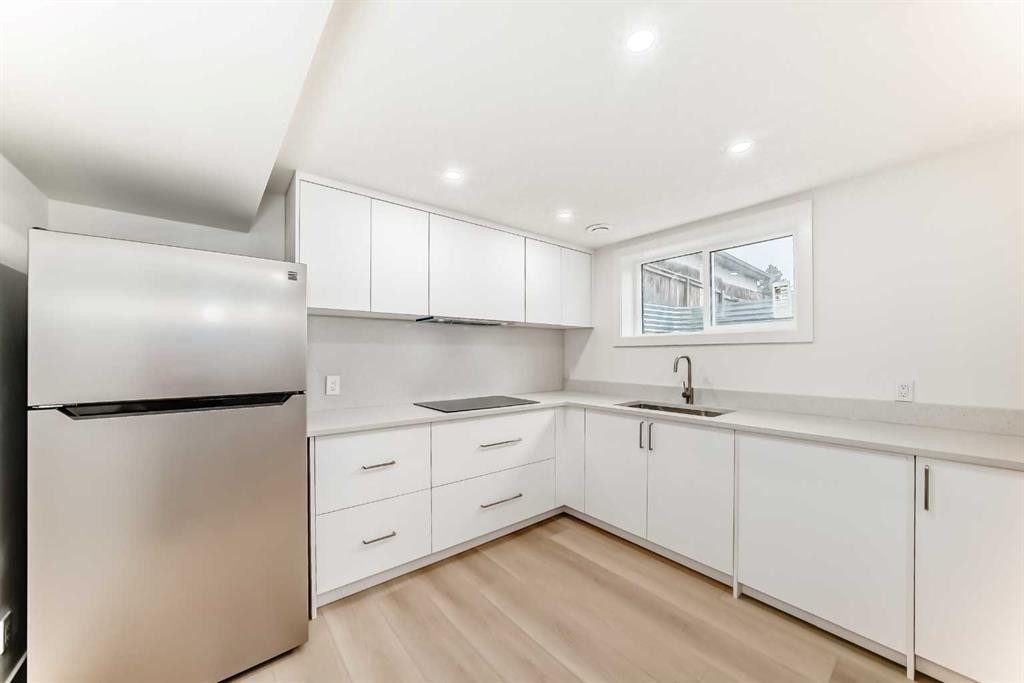 1242 Mardale Drive Ne, Calgary, AB - Indoor Photo Showing Kitchen