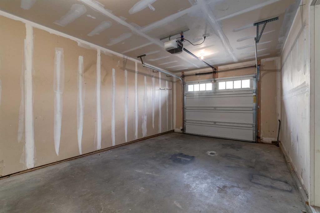 705 Evanston Square Nw, Calgary, AB - Indoor Photo Showing Garage