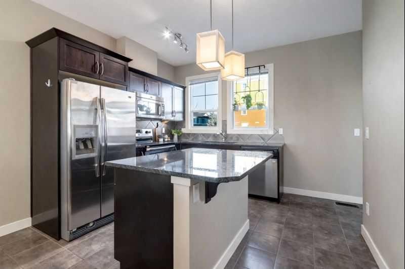 705 Evanston Square Nw, Calgary, AB - Indoor Photo Showing Kitchen With Upgraded Kitchen