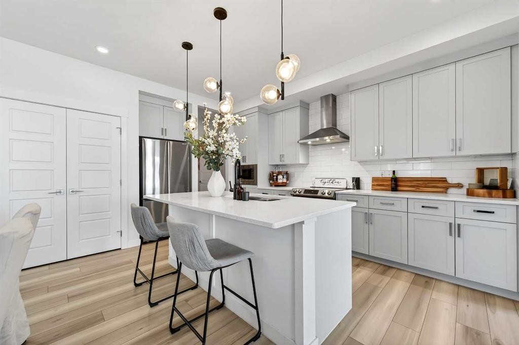 47 Walgrove Park Se, Calgary, AB - Indoor Photo Showing Kitchen With Upgraded Kitchen