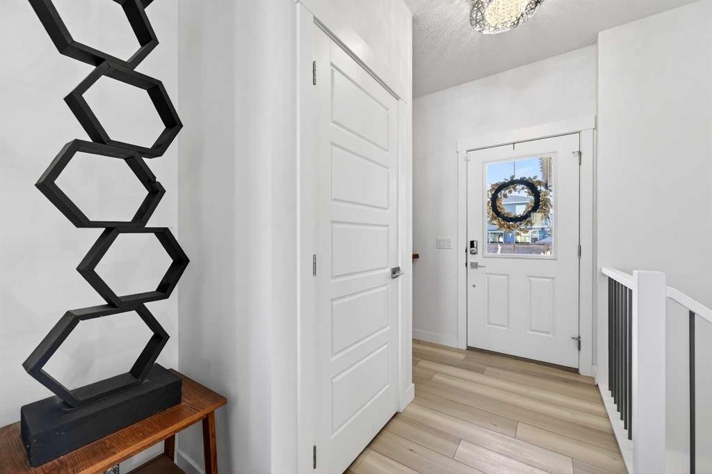 47 Walgrove Park Se, Calgary, AB - Indoor Photo Showing Other Room