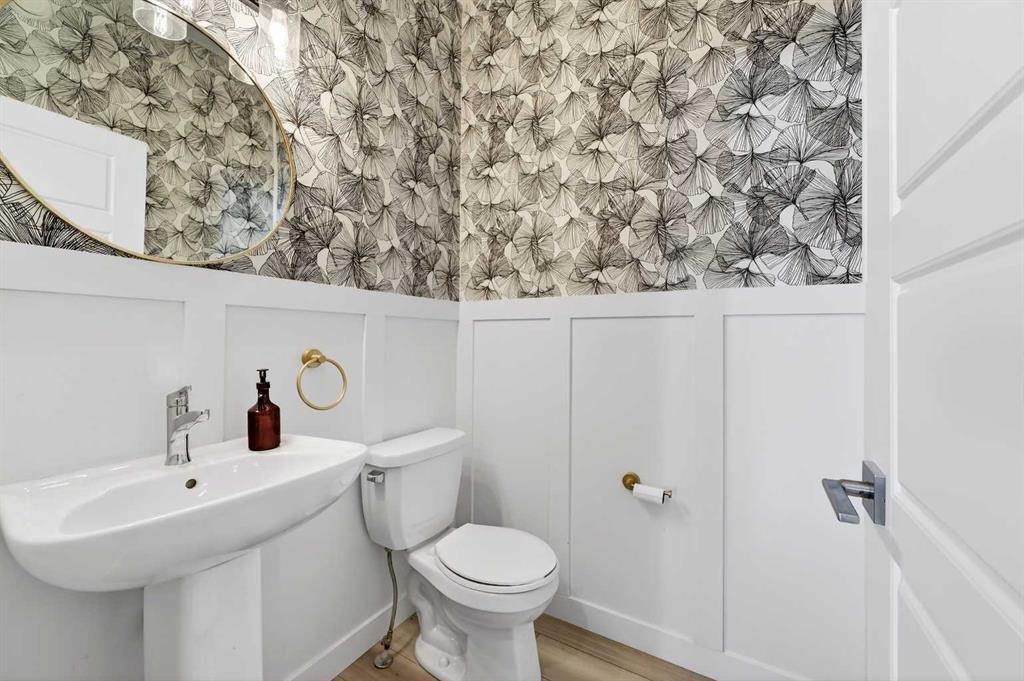 47 Walgrove Park Se, Calgary, AB - Indoor Photo Showing Bathroom