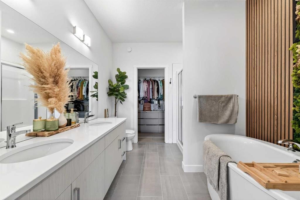 47 Walgrove Park Se, Calgary, AB - Indoor Photo Showing Bathroom