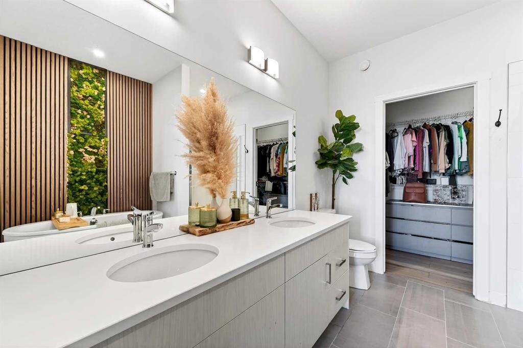 47 Walgrove Park Se, Calgary, AB - Indoor Photo Showing Bathroom