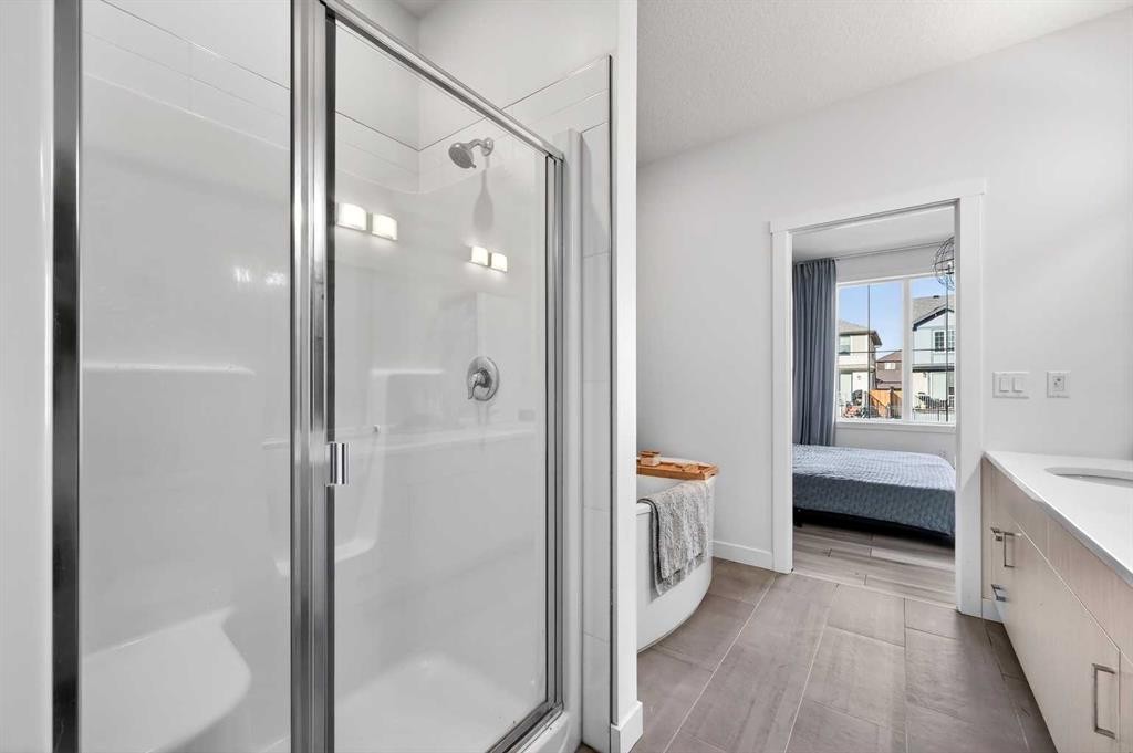 47 Walgrove Park Se, Calgary, AB - Indoor Photo Showing Bathroom