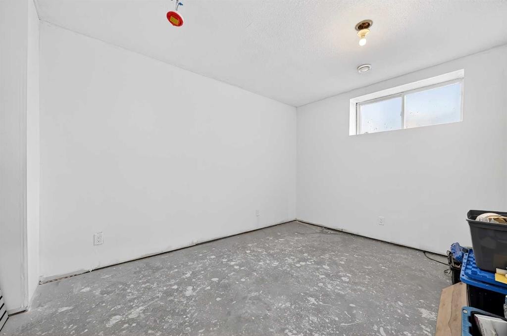 47 Walgrove Park Se, Calgary, AB - Indoor Photo Showing Other Room