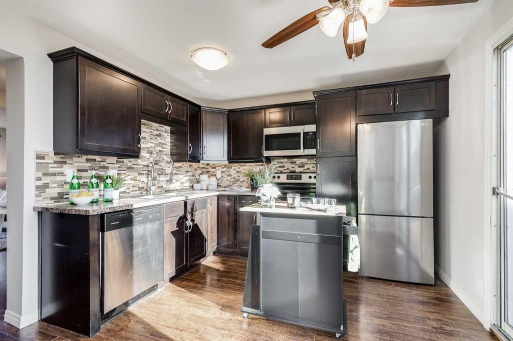 292 Falton Drive Ne, Calgary, AB - Indoor Photo Showing Kitchen With Upgraded Kitchen