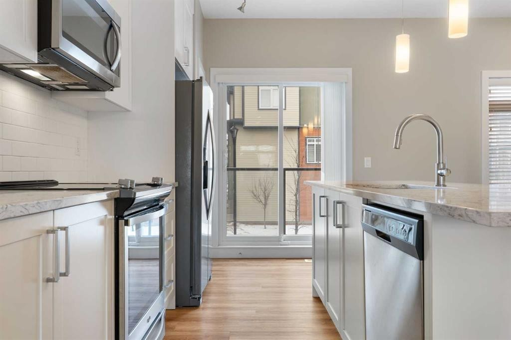 217 Sage Bluff Drive Nw, Calgary, AB - Indoor Photo Showing Kitchen With Upgraded Kitchen