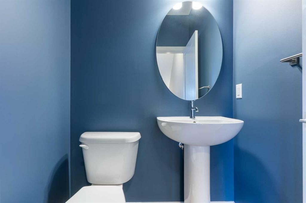 217 Sage Bluff Drive Nw, Calgary, AB - Indoor Photo Showing Bathroom