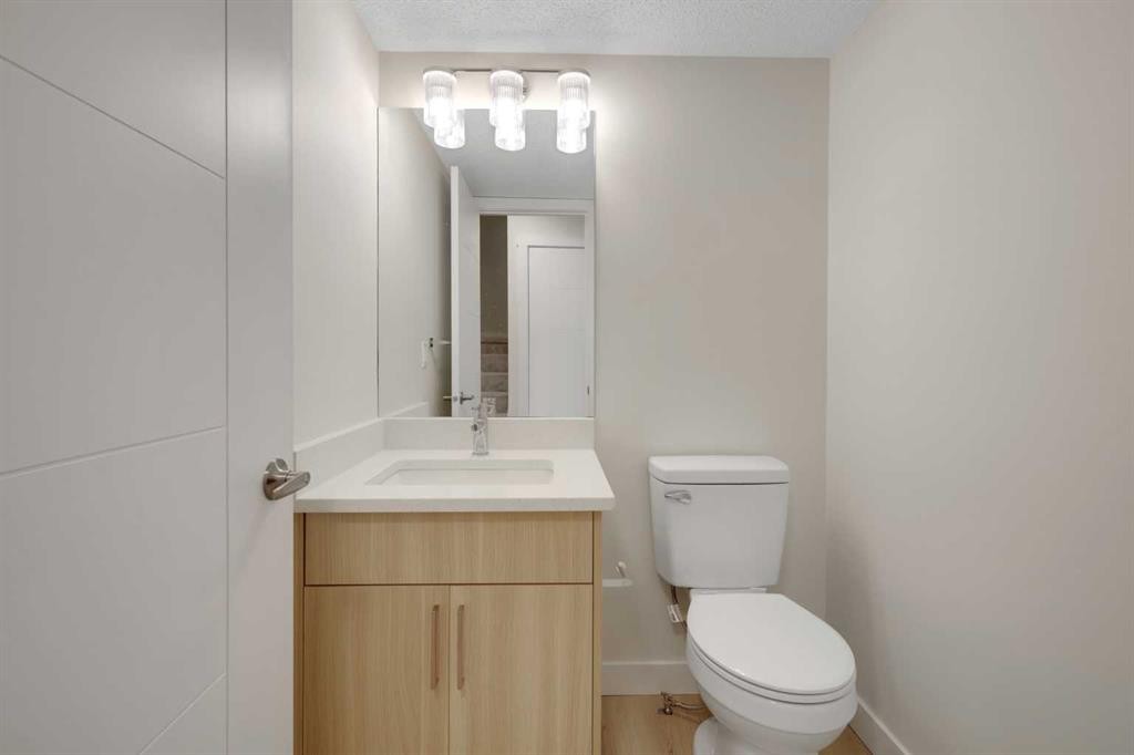 13 Penworth Close Se, Calgary, AB - Indoor Photo Showing Bathroom