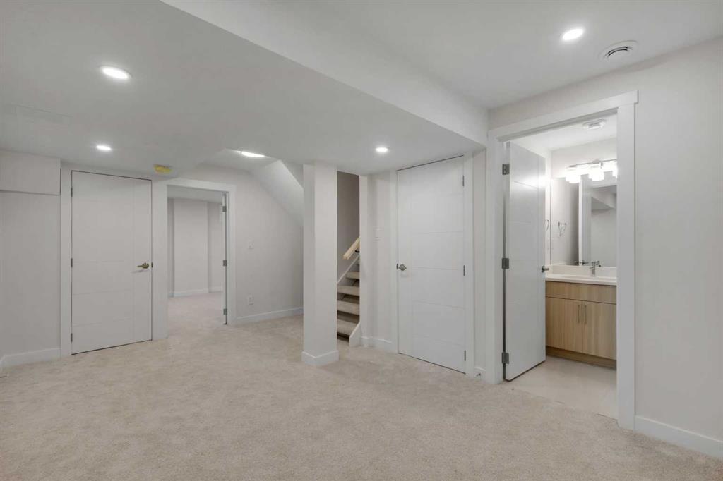 13 Penworth Close Se, Calgary, AB - Indoor
