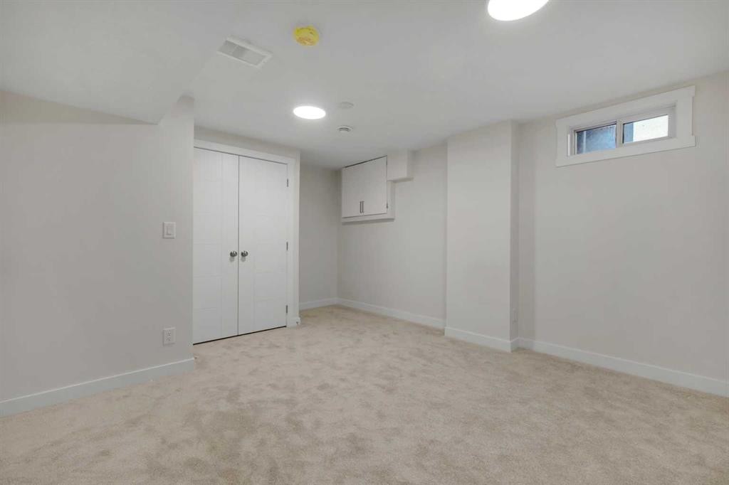 13 Penworth Close Se, Calgary, AB - Indoor